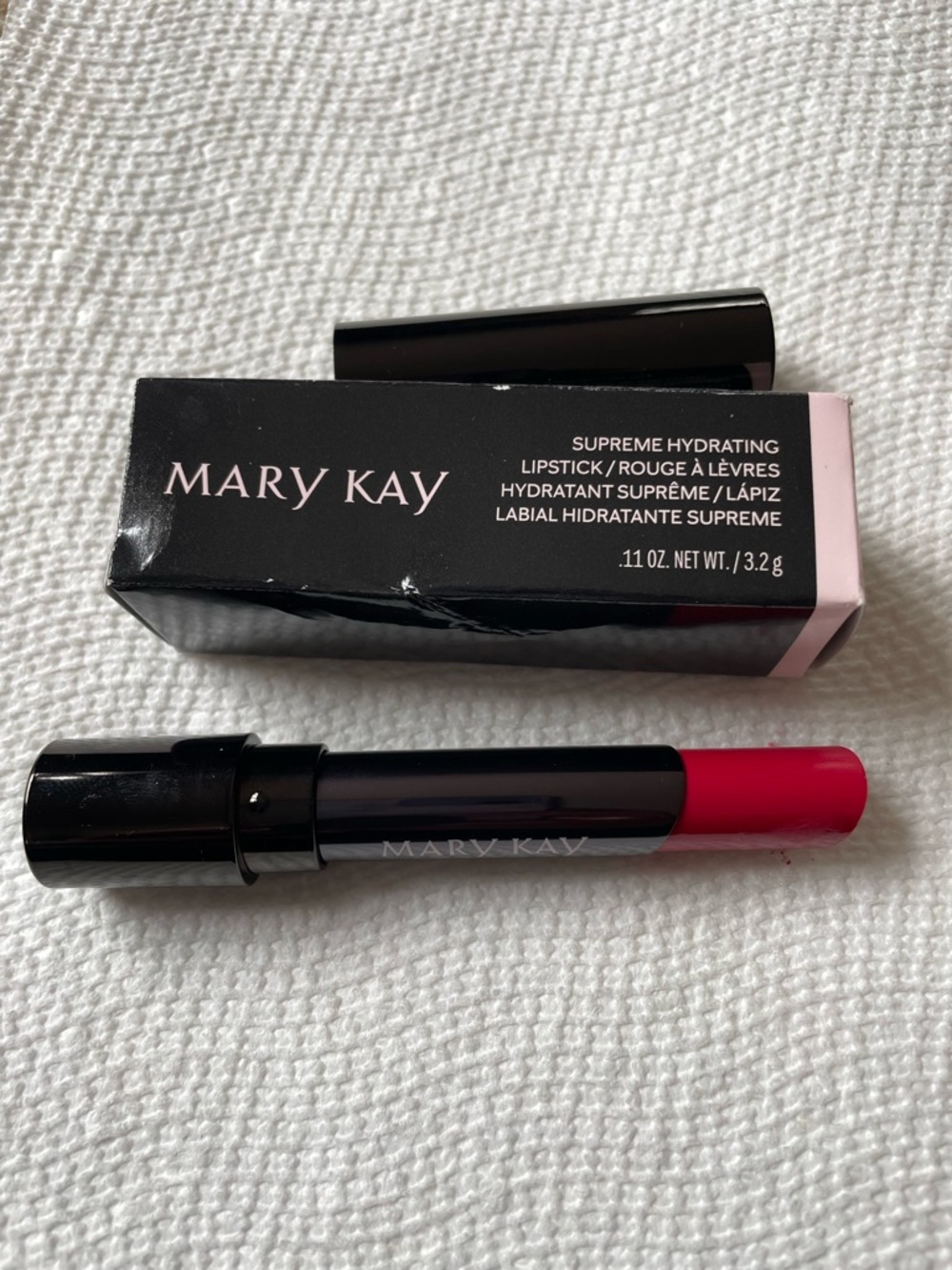 Mary Kay Supreme Hydrating Lipstick - Fuchsia Dream.